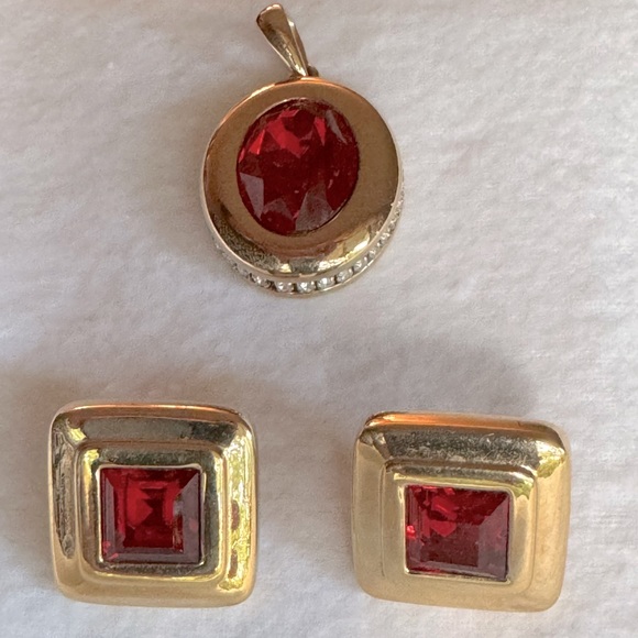 Pendant and matching red stone earrings. - Picture 3 of 5